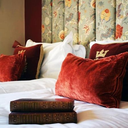 The Windsor Town House Ξενοδοχείο Μπαθ Εξωτερικό φωτογραφία A bed with cushions