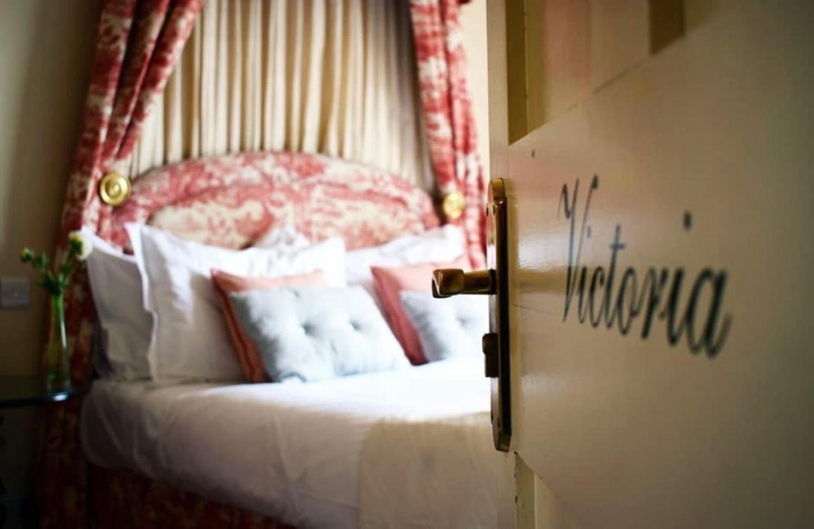 The Windsor Town House Ξενοδοχείο Μπαθ Εξωτερικό φωτογραφία A room at the Victoria