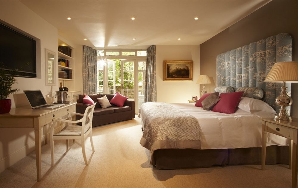 The Windsor Town House Ξενοδοχείο Μπαθ Εξωτερικό φωτογραφία A bedroom at The Old parsonage