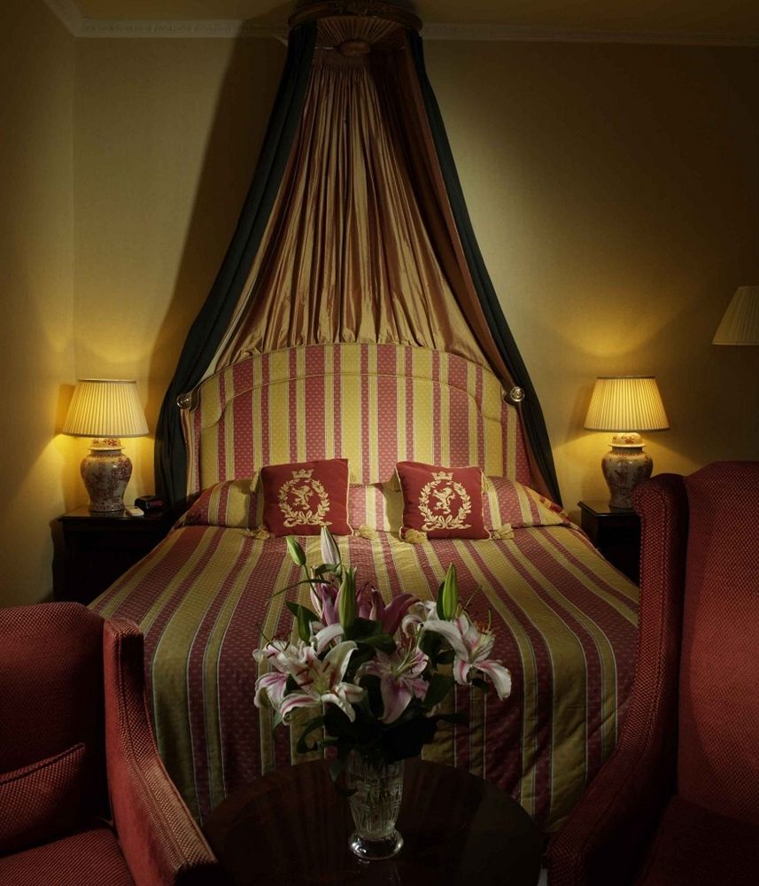 The Windsor Town House Ξενοδοχείο Μπαθ Εξωτερικό φωτογραφία A bed with a canopy
